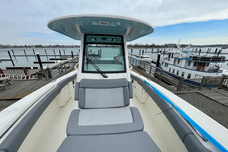 Slide: The Image of Boston Whaler 250 Outrage 2025 - 21