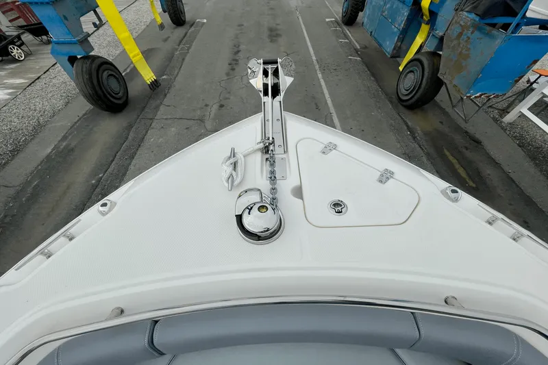 Slide: The Image of Boston Whaler 250 Outrage 2025 - 22