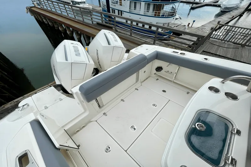 Slide: The Image of Boston Whaler 250 Outrage 2025 - 4