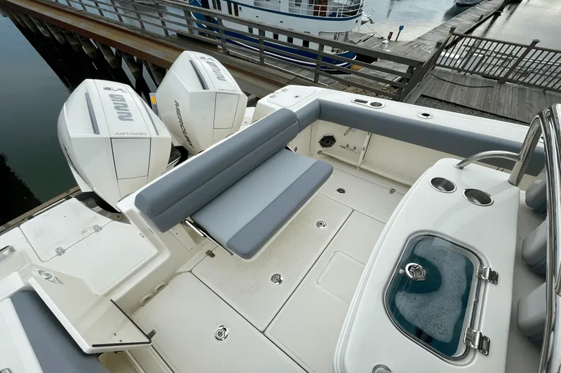Slide: The Image of Boston Whaler 250 Outrage 2025 - 5