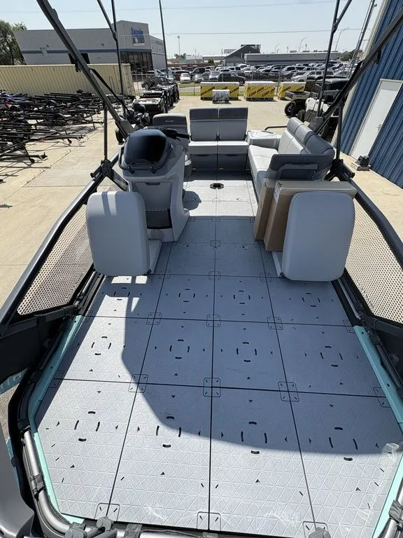Slide: The Image of Sea-Doo Switch Sport™ 18 - 300 hp Galvanized 2026 - 5