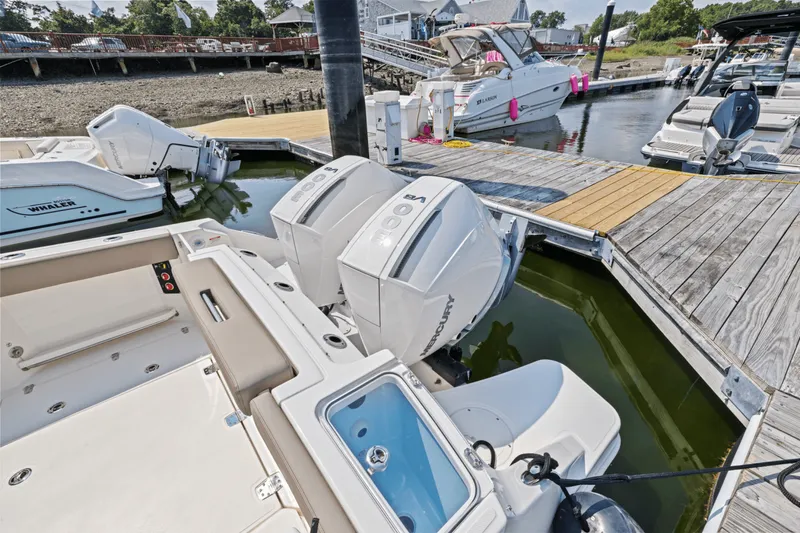 Slide: The Image of Boston Whaler 280 Vantage 2025 - 10