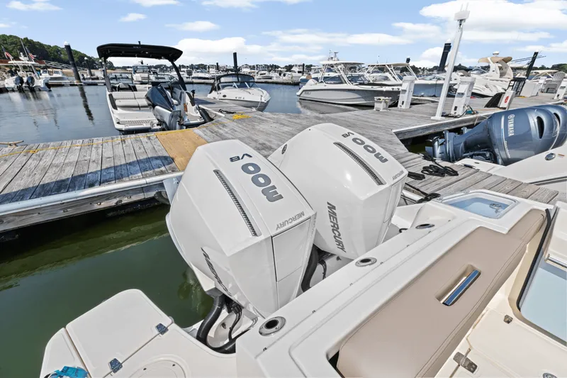 Slide: The Image of Boston Whaler 280 Vantage 2025 - 11