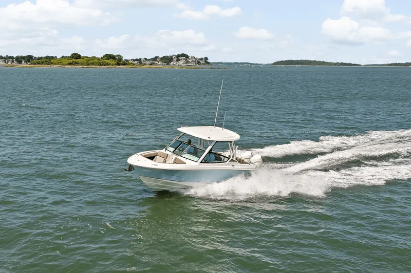 Slide: The Image of Boston Whaler 280 Vantage 2025 - 3