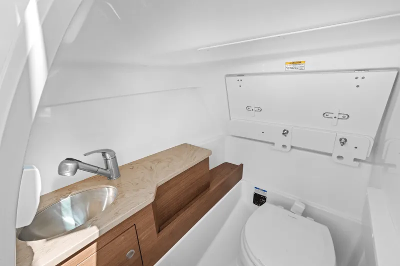 Slide: The Image of Boston Whaler 280 Vantage 2025 - 31