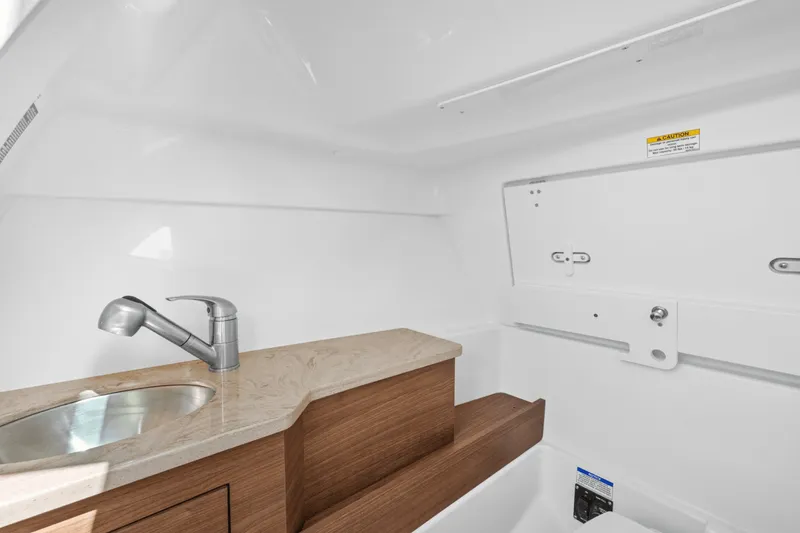 Slide: The Image of Boston Whaler 280 Vantage 2025 - 32