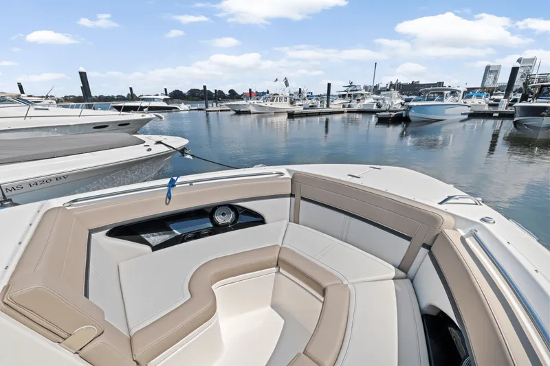 Slide: The Image of Boston Whaler 280 Vantage 2025 - 36