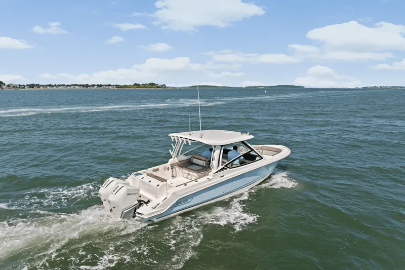 Slide: The Image of Boston Whaler 280 Vantage 2025 - 4