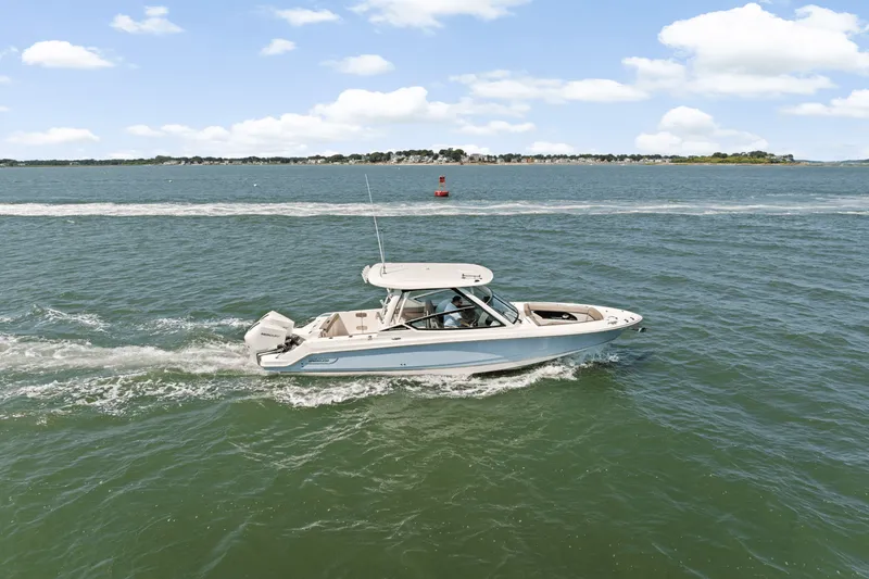 Slide: The Image of Boston Whaler 280 Vantage 2025 - 40