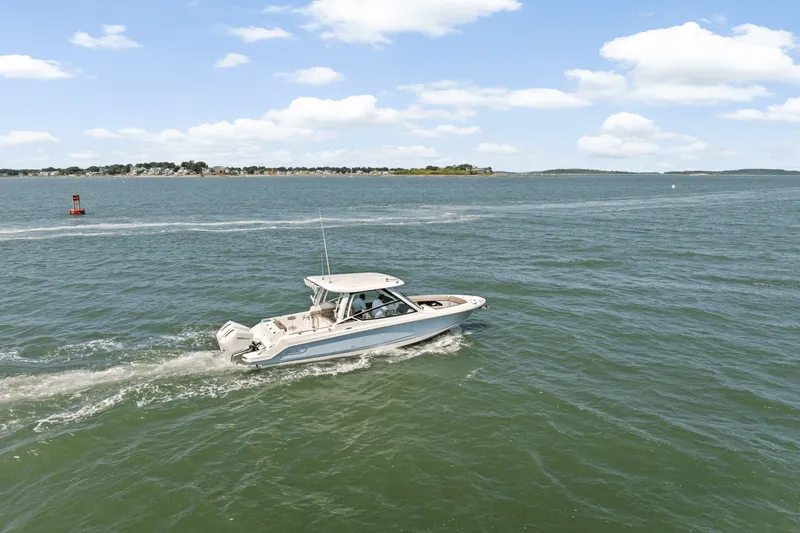 Slide: The Image of Boston Whaler 280 Vantage 2025 - 41