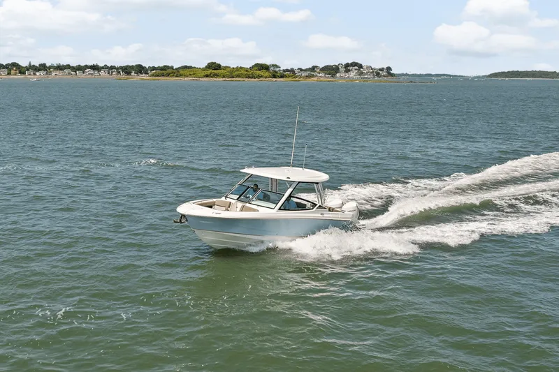 Slide: The Image of Boston Whaler 280 Vantage 2025 - 43