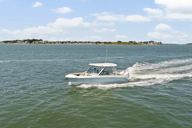 Slide: The Image of Boston Whaler 280 Vantage 2025 - 44