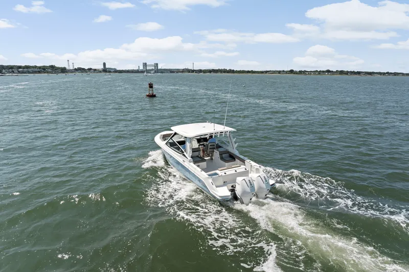 Slide: The Image of Boston Whaler 280 Vantage 2025 - 46