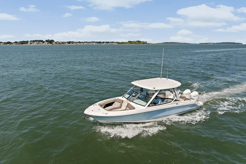 Slide: The Image of Boston Whaler 280 Vantage 2025 - 47