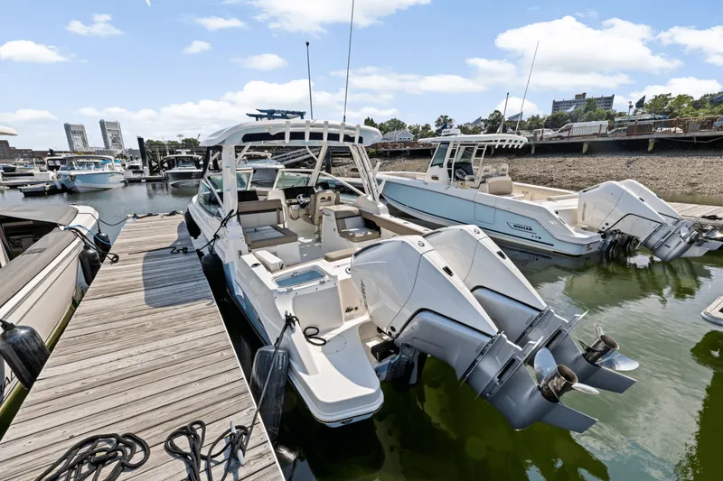 Slide: The Image of Boston Whaler 280 Vantage 2025 - 5