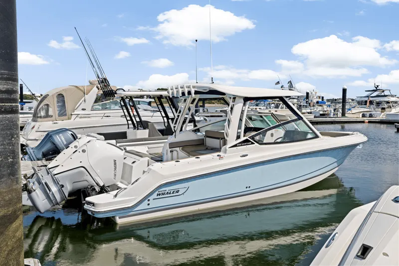 Slide: The Image of Boston Whaler 280 Vantage 2025 - 6