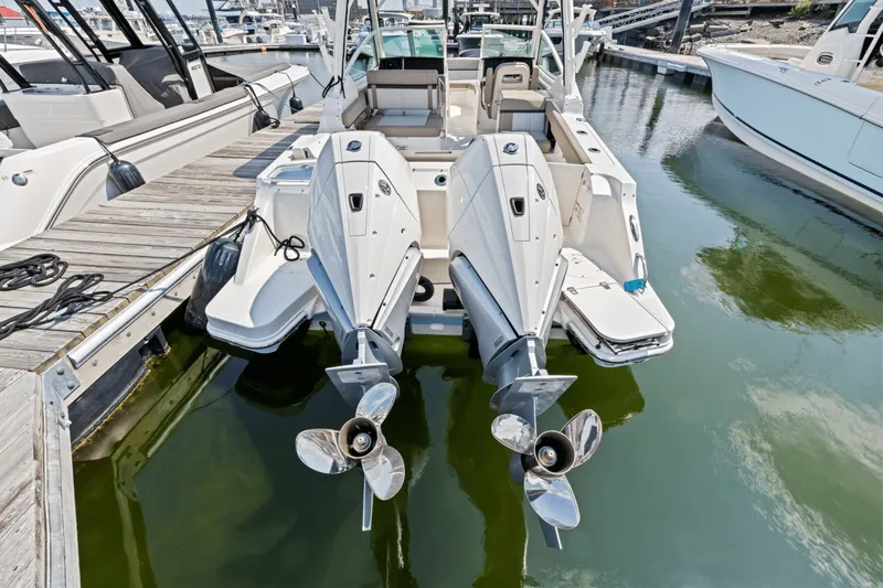 Slide: The Image of Boston Whaler 280 Vantage 2025 - 8