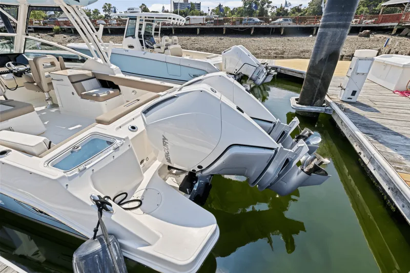 Slide: The Image of Boston Whaler 280 Vantage 2025 - 9