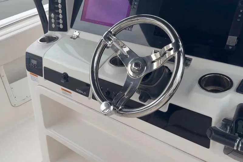 Slide: The Image of Robalo R302 Center Console 2017 - 3