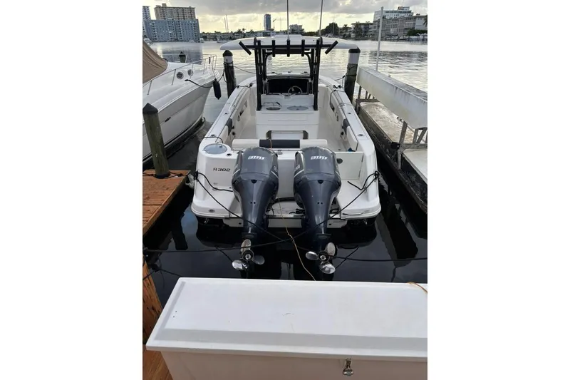 Slide: The Image of Robalo R302 Center Console 2017 - 0
