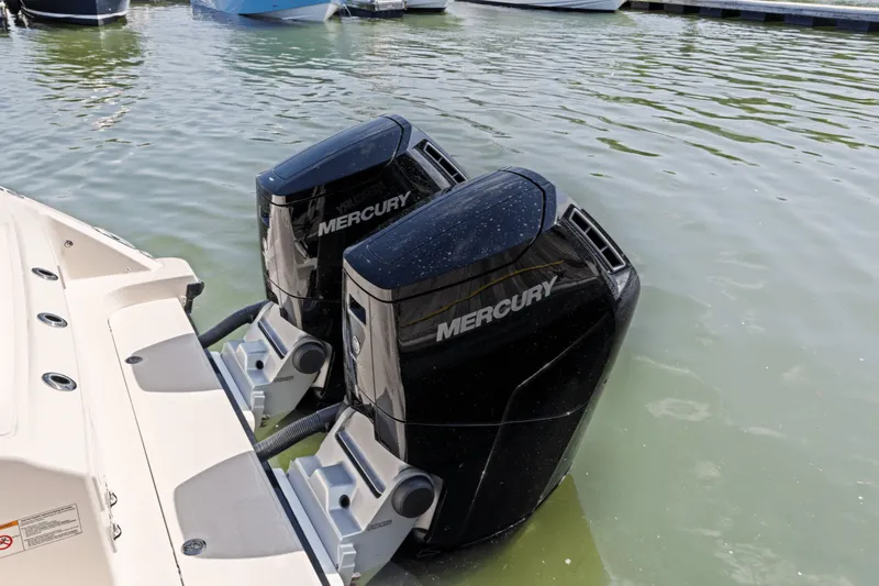 Slide: The Image of Boston Whaler 380 Realm 2025 - 10