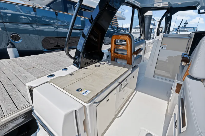 Slide: The Image of Boston Whaler 380 Realm 2025 - 12