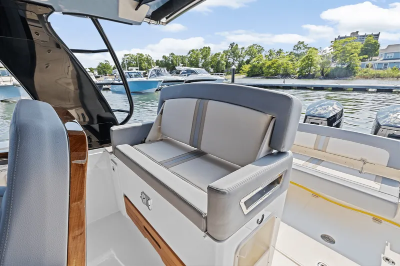 Slide: The Image of Boston Whaler 380 Realm 2025 - 20
