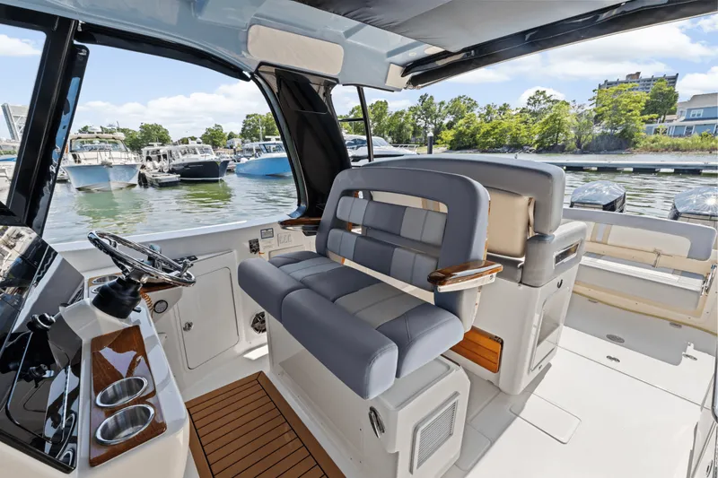 Slide: The Image of Boston Whaler 380 Realm 2025 - 22