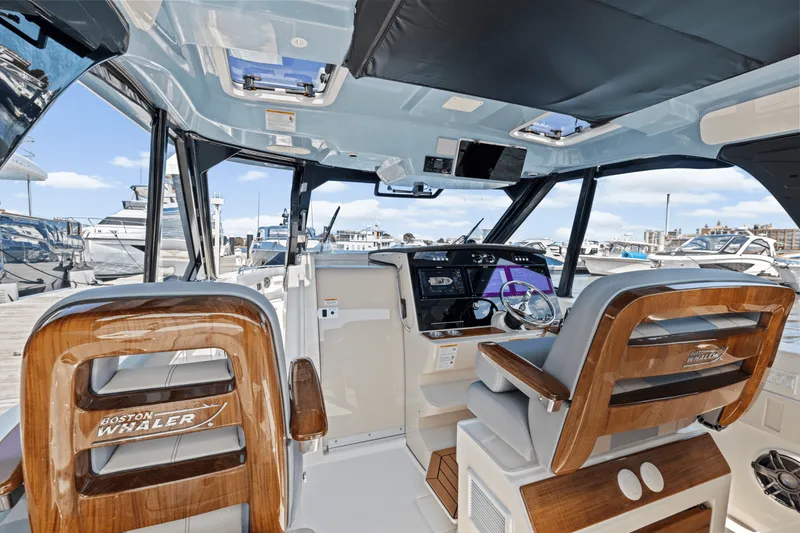 Slide: The Image of Boston Whaler 380 Realm 2025 - 25