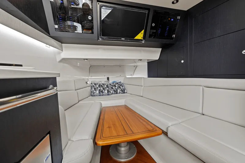 Slide: The Image of Boston Whaler 380 Realm 2025 - 36