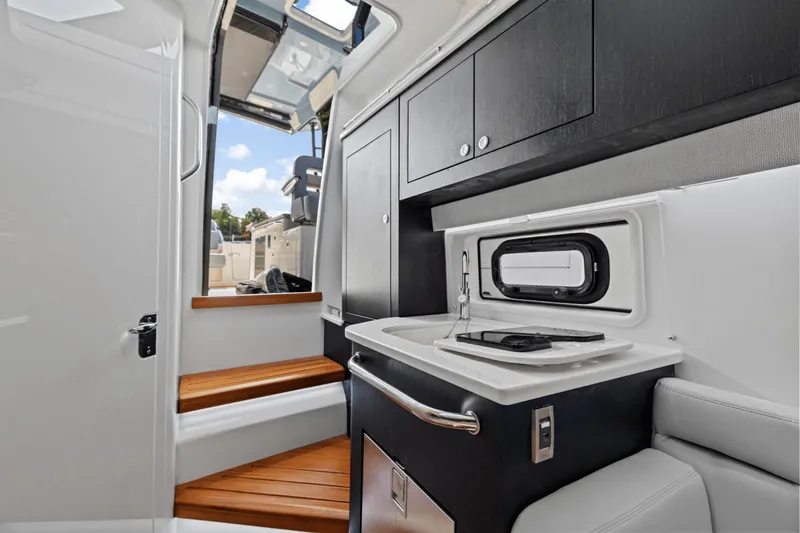 Slide: The Image of Boston Whaler 380 Realm 2025 - 38