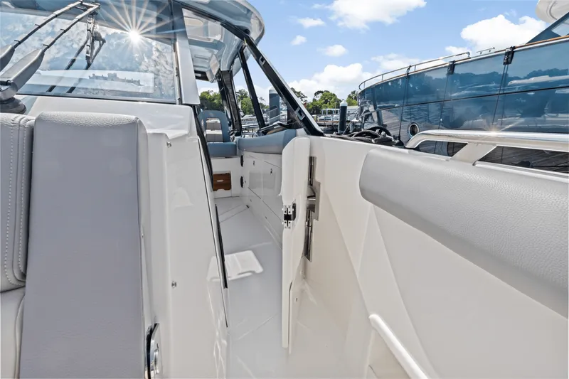 Slide: The Image of Boston Whaler 380 Realm 2025 - 44