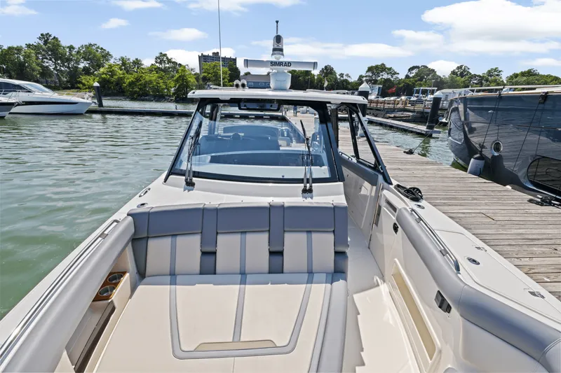 Slide: The Image of Boston Whaler 380 Realm 2025 - 50