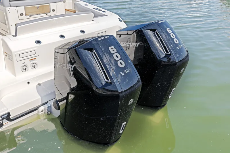 Slide: The Image of Boston Whaler 380 Realm 2025 - 8