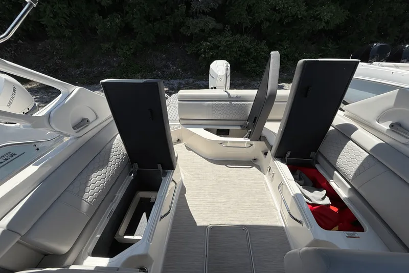 Slide: The Image of Sea Ray 270 SDX OB 2021 - 12