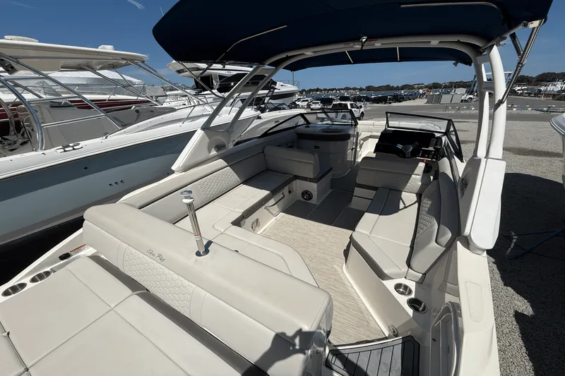 Slide: The Image of Sea Ray 270 SDX OB 2021 - 8