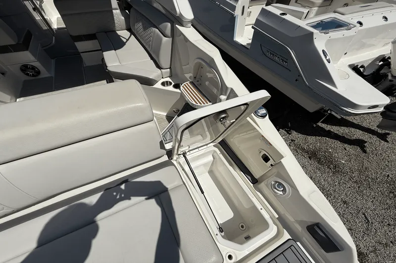 Slide: The Image of Sea Ray 270 SDX OB 2021 - 9