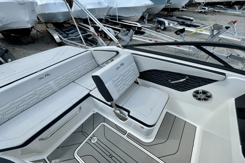 Slide: The Image of Sea Ray SPX 190 Outboard 2025 - 6