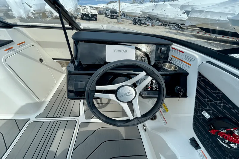 Slide: The Image of Sea Ray SPX 190 Outboard 2025 - 7