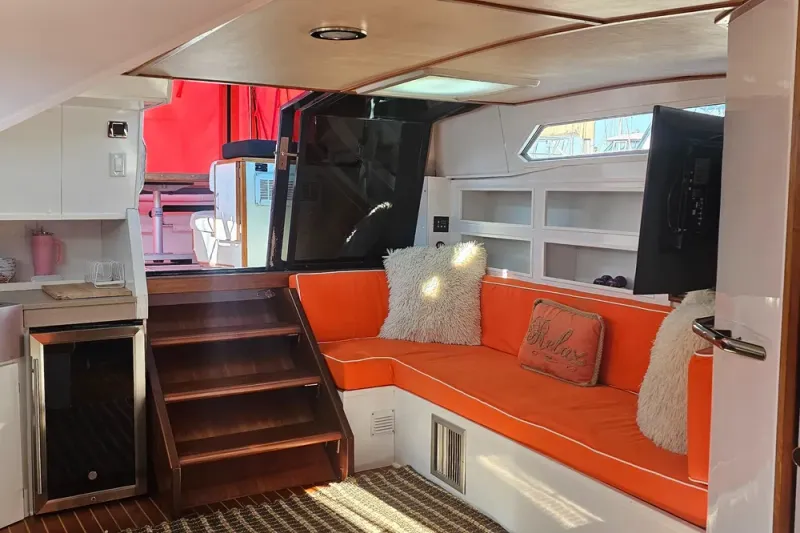 Slide: The Image of Sea Ray 390 Express Cruiser 1988 - 13