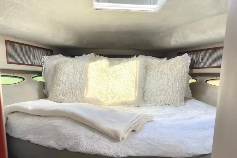 Slide: The Image of Sea Ray 390 Express Cruiser 1988 - 14