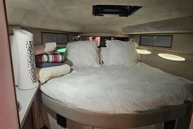 Slide: The Image of Sea Ray 390 Express Cruiser 1988 - 15