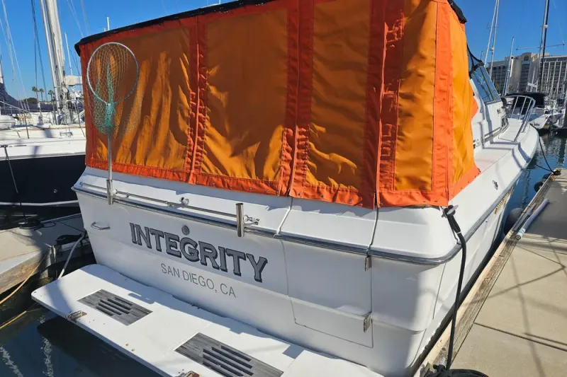 Slide: The Image of Sea Ray 390 Express Cruiser 1988 - 18