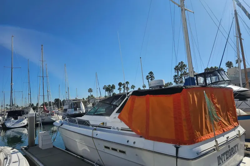 Slide: The Image of Sea Ray 390 Express Cruiser 1988 - 19