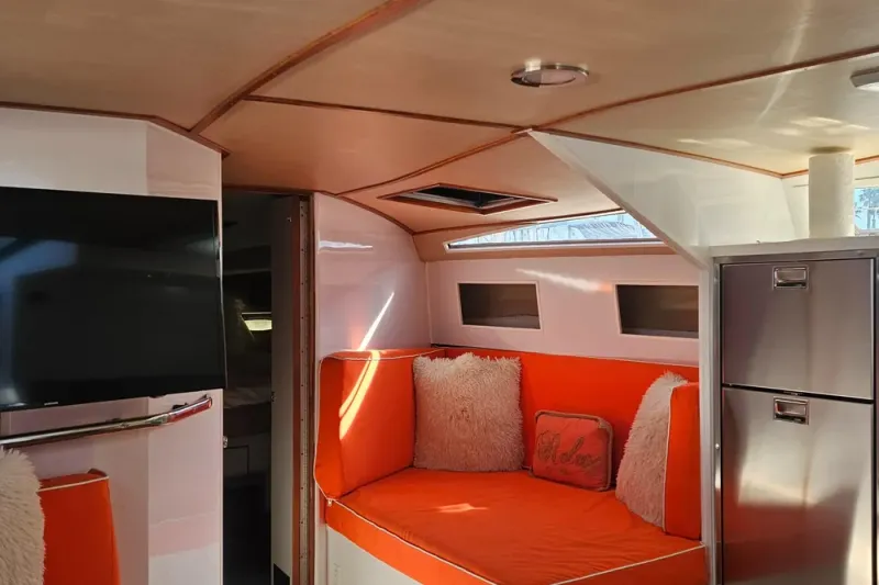 Slide: The Image of Sea Ray 390 Express Cruiser 1988 - 2