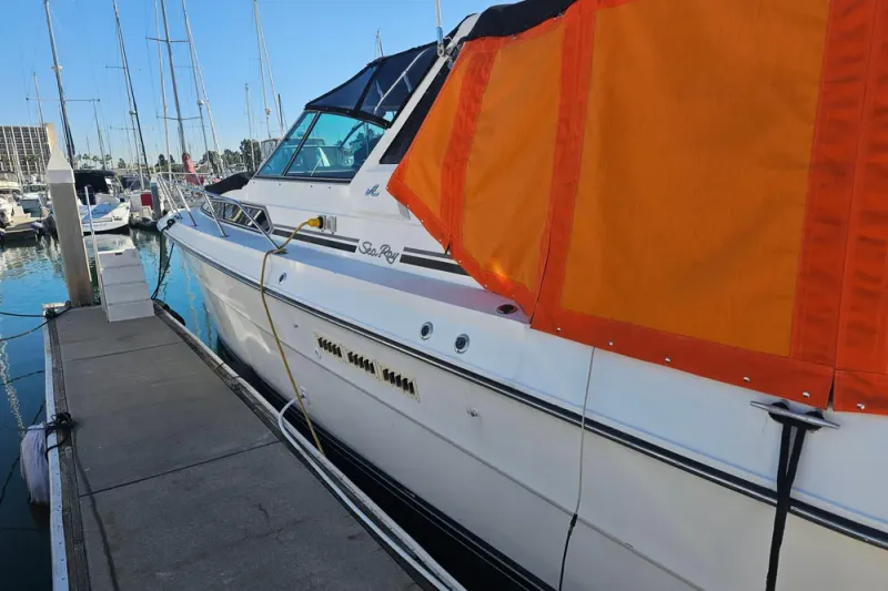 Slide: The Image of Sea Ray 390 Express Cruiser 1988 - 20