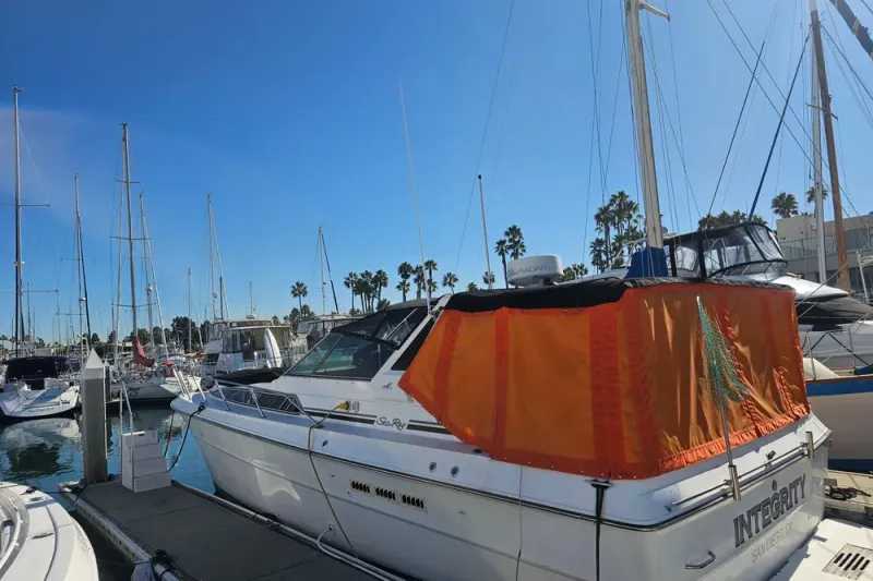 Slide: The Image of Sea Ray 390 Express Cruiser 1988 - 21