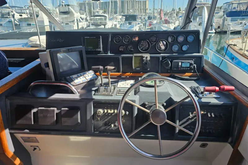 Slide: The Image of Sea Ray 390 Express Cruiser 1988 - 23