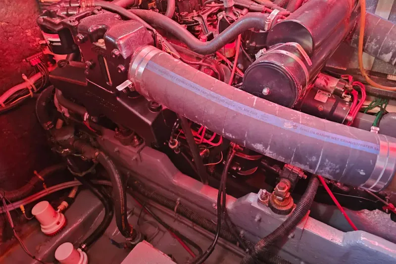 Slide: The Image of Sea Ray 390 Express Cruiser 1988 - 26