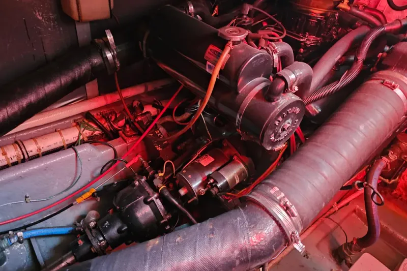 Slide: The Image of Sea Ray 390 Express Cruiser 1988 - 27